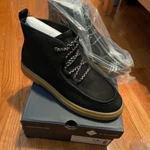 NIB Womens chukka boot